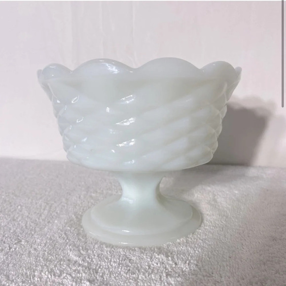 Vintage Indiana Quilted White Milk Glass Pedestal Bowl  Compote Candy Dish - Picture 3 of 14